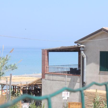 Waikiki Beach Apartments Санта-Марія-ді-Кастеллабате Екстер'єр фото