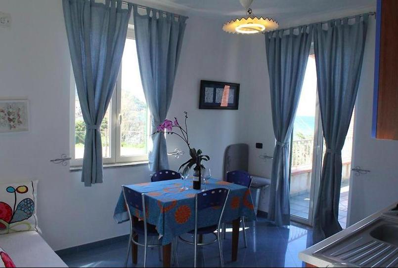 Waikiki Beach Apartments Санта-Марія-ді-Кастеллабате Екстер'єр фото