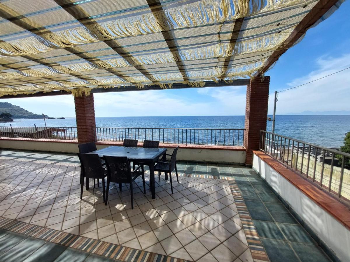 Waikiki Beach Apartments Санта-Марія-ді-Кастеллабате Екстер'єр фото