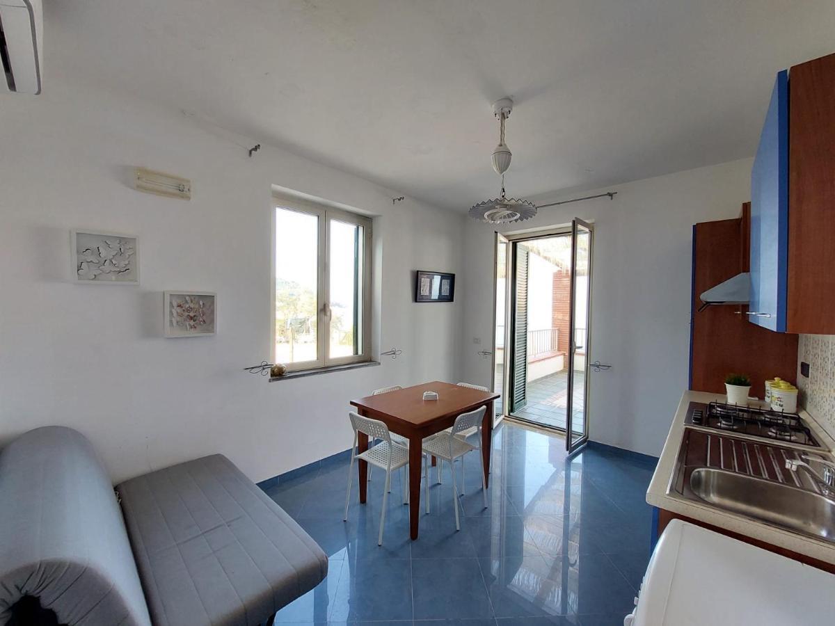 Waikiki Beach Apartments Санта-Марія-ді-Кастеллабате Екстер'єр фото